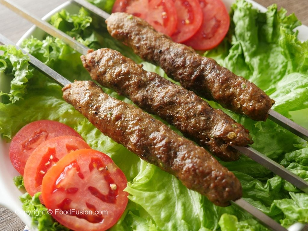 Соус для люля кебаб. Seekh Kabab. Кабаб кабаб. Люля-кебаб Гиждуванский. Lamb Seekh Kebab.
