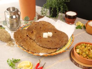 Bajre ki Roti with Thecha (Hari Mirch Mong Phali Chutney) – Food Fusion