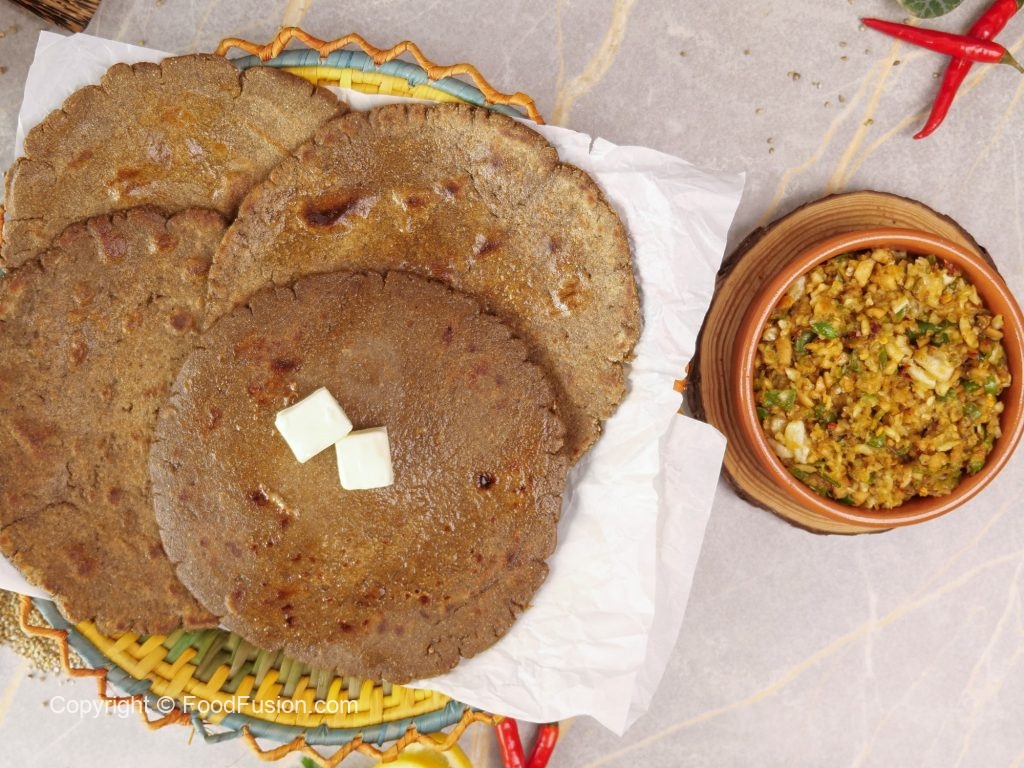 Bajre ki Roti with Thecha (Hari Mirch Mong Phali Chutney) – Food Fusion